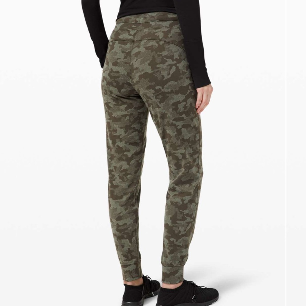 Lululemon Ready to Rulu Jogger 29"
Heritage Camo Dark Olive Green Twill Size 4 - Picture 2 of 10